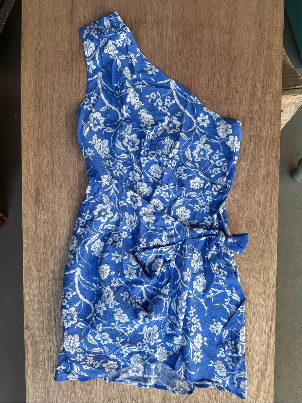 Cupshe Blue and White Floral One-Shoulder Mini Dress